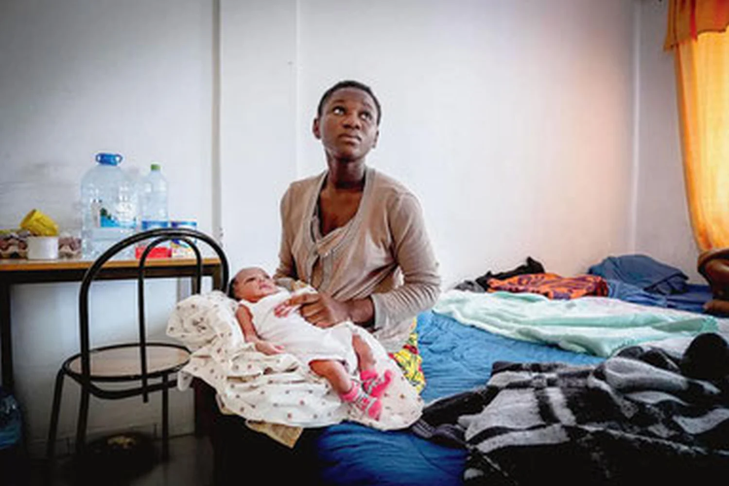 MVFPoor.org - Frau hält Baby